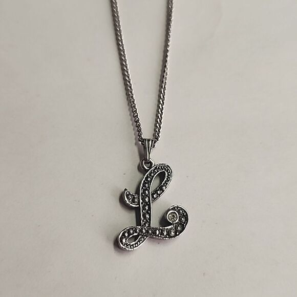 Avon "L" Initial Silver Tone Necklace - Picture 2 of 5
